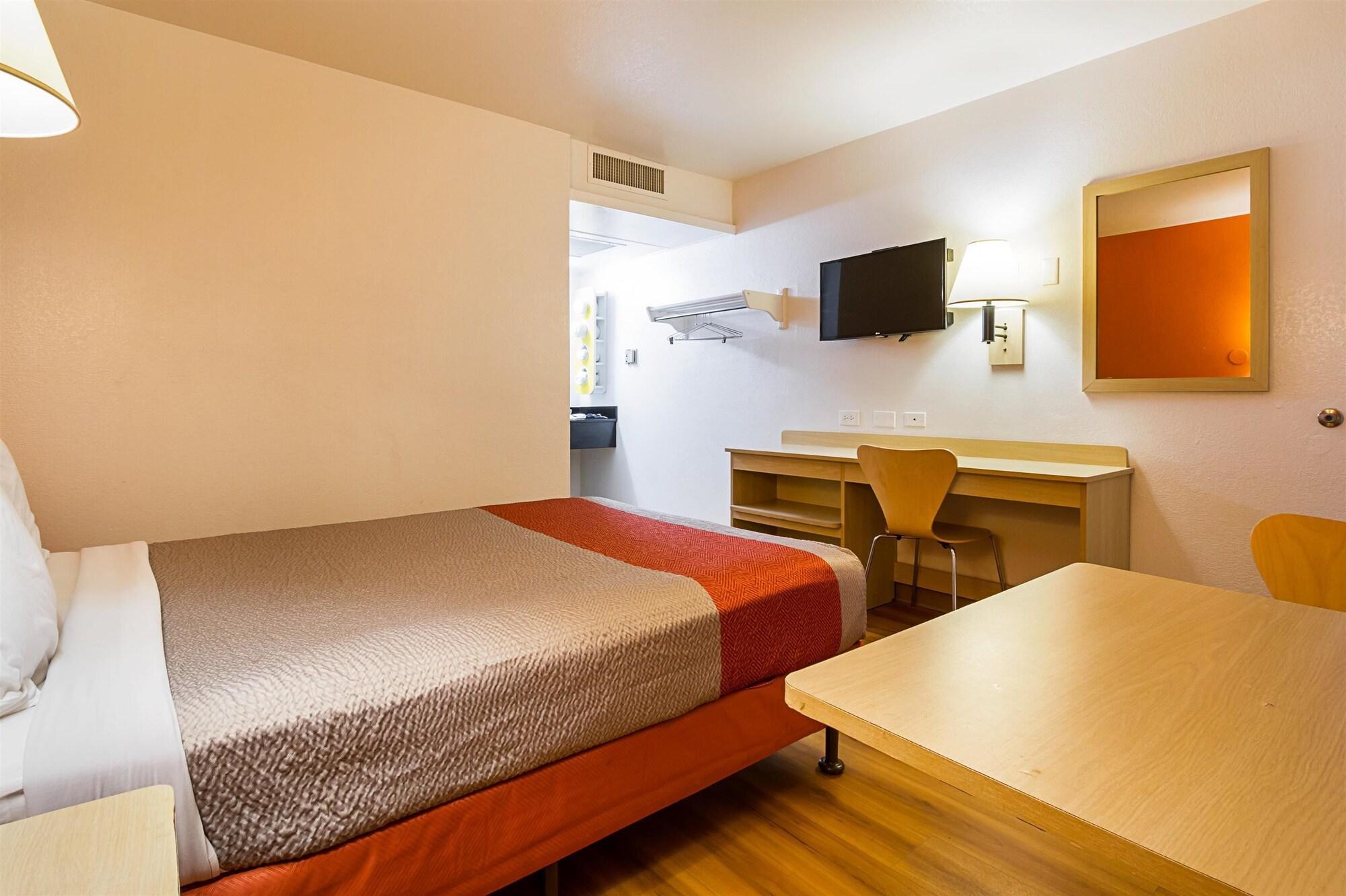 6 North Hotel 3*